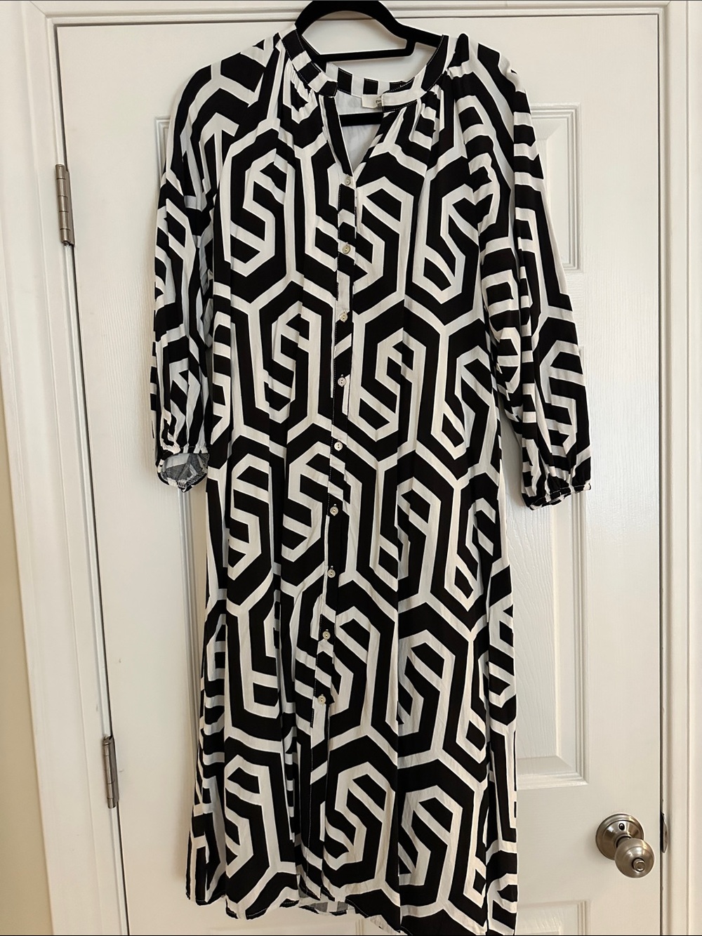 entro Black and White Geometric Midi Button-Front Dress